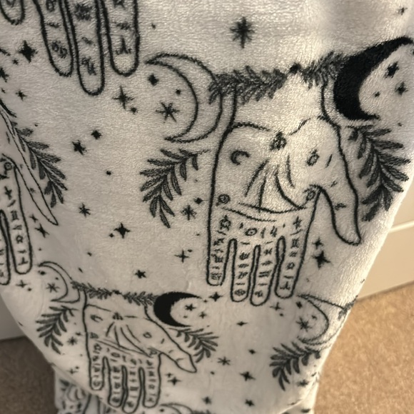 Gorgeous soft plush blanket - Picture 2 of 3